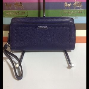 <SOLD> Coach Park leather dble zip wallet