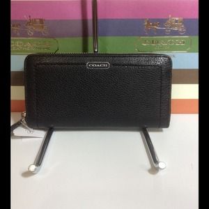 <SOLD> Coach Park Leather Zip wallet Black