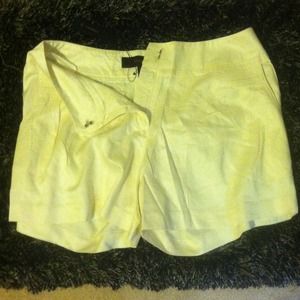 Size M flowey cream shorts