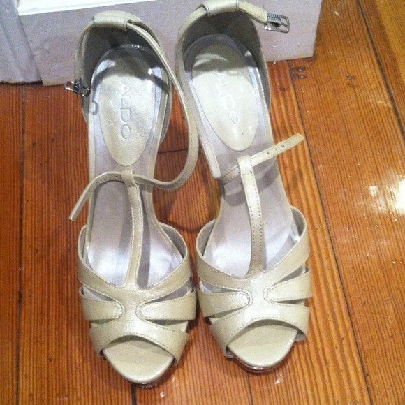 ⬇️REDUCED⬇️The Perfect T-Strap - Picture 2 of 4