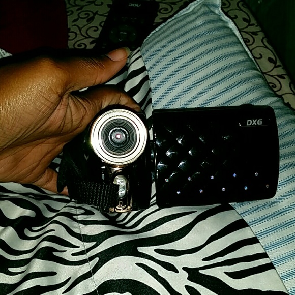 HD video camera - Picture 2 of 2