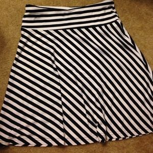 Bundle:B&W skirt, h&m skirt, f21 top, gray top