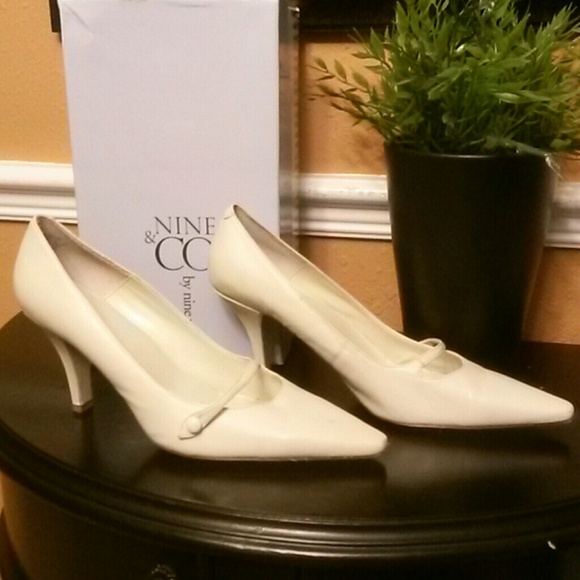 Shoes - Picture 2 of 4