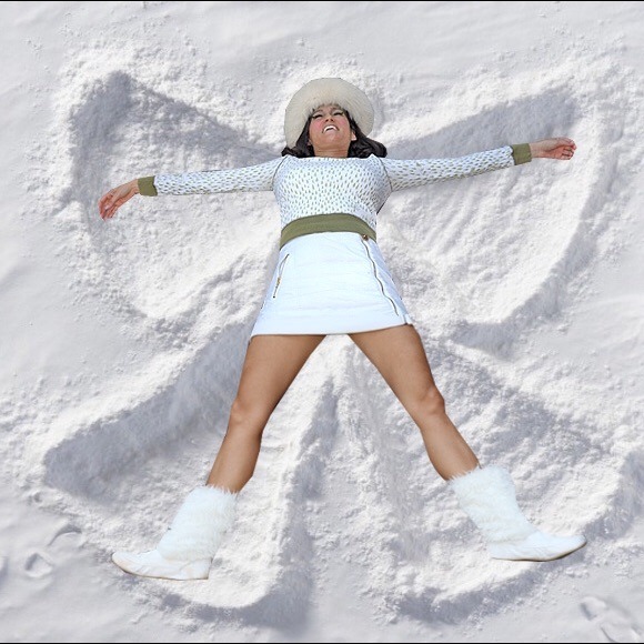 "My Husband is Skiing" Ski Lodge Thermal - Picture 4 of 6