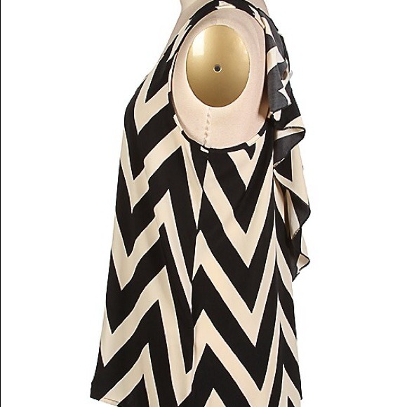 CLEARANCE!  Black/Cream Chevron Bow Back Top - Picture 2 of 3