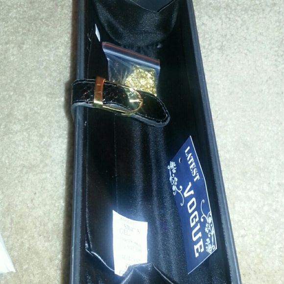 Magazine Clutch Purse - Picture 4 of 4