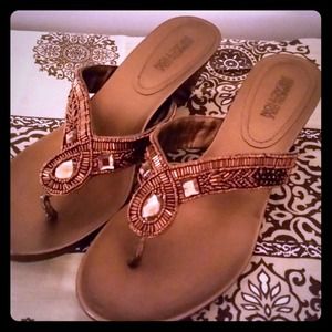 A little sparkle "BRONZE BEAUTIFUL WEDGE SANDAL"