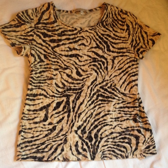 Crewneck animal print shirt