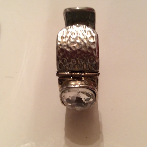 Authentic Kenneth Jay Lane Gold Hinge Bracelet - Picture 4 of 4