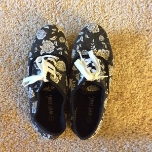 Wet Seal Flower Sneakers