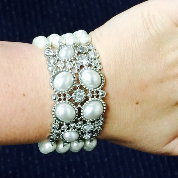 Versona Pearl Stretch Bracelet