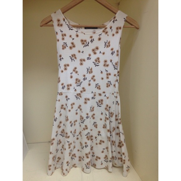 ⚠️SOLD⚠️Brandy Melville Sunflower Yuria Dress NWOT