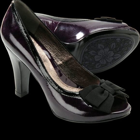 Sofft Rembrandt Peep-Toe purple patent shoe