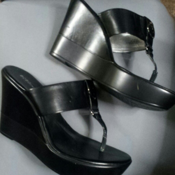 BCBG Wedge Sandles - Picture 4 of 4
