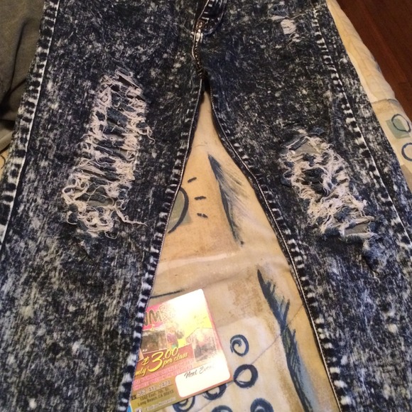 👖SOLD👖SUPER CUTE JEANS... Only worn once - Picture 2 of 4