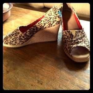 Cheetah print Tom wedges!! Super cute!