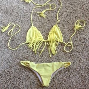 Acacia Montauk and Ulus set in Lemonade