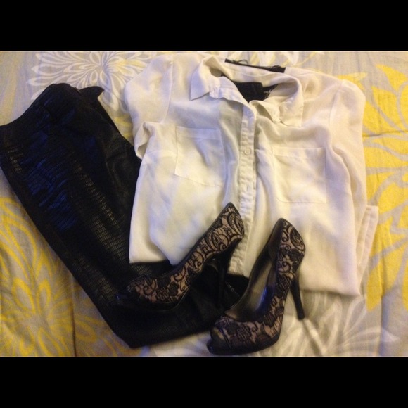 On hold faux leather snakeskin pants