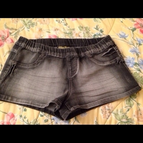 Grey stretchy shorts