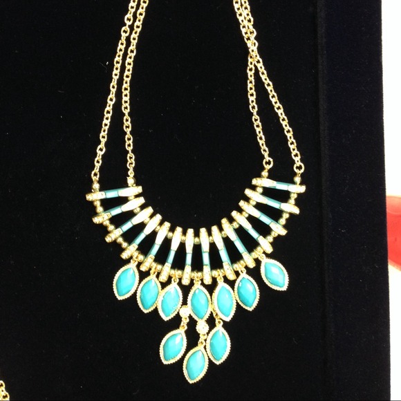 Turquoise jelly necklace. Also comes in 4 colors. - Picture 1 of 3
