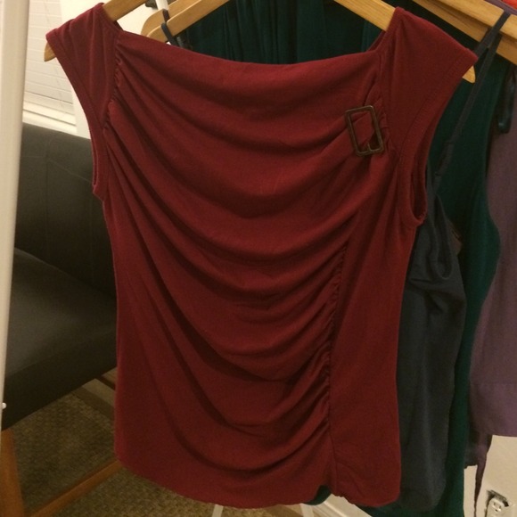 Guess Jeans Sleeveless Maroon Top