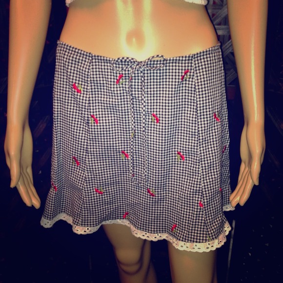 ⚡REDUCED TO CLEAR⚡Chili pepper skirt.