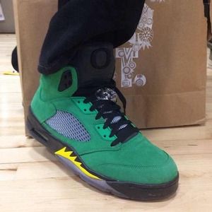 AUTHENTIC BRAND NEW ' OREGAN DUCKS ' AIR JORDAN V