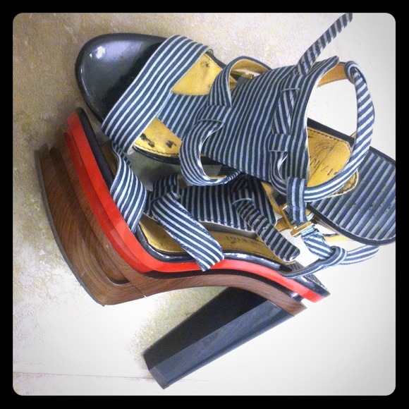 Platform sandals - Picture 1 of 1