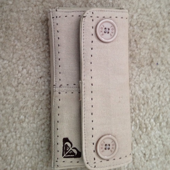 Authentic roxy wallet