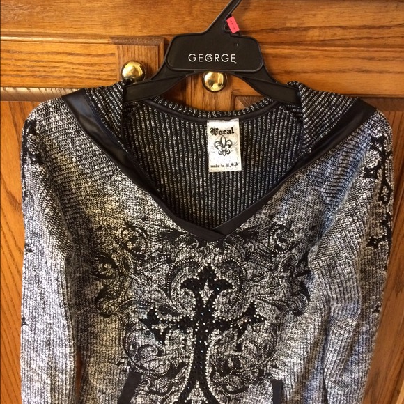❤️❤️ SOLD ❤️❤️Gorgeous hoodie.Faux leather trim