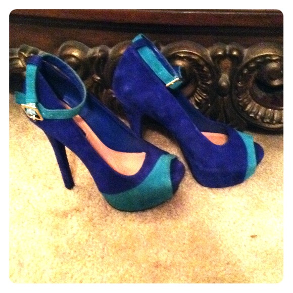 H by Halston Peep toe Colorblock pumps