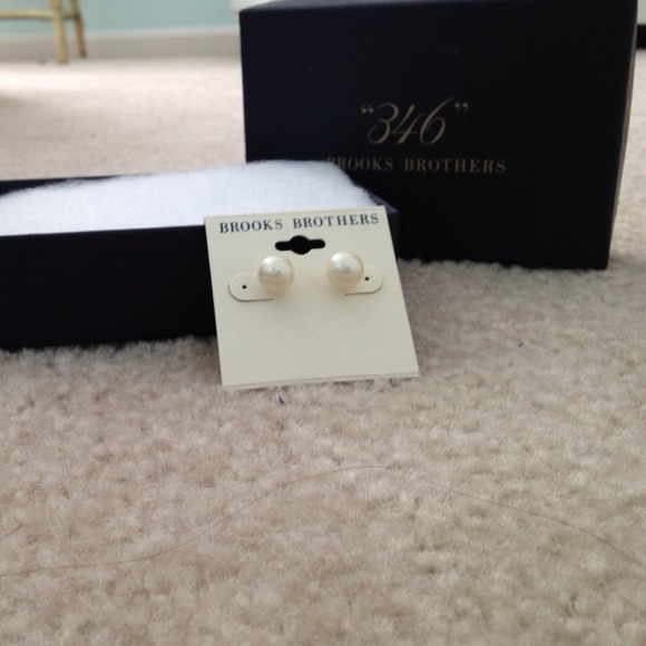 Authentic brooks brothers pearl earrings