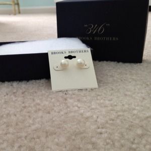 Authentic brooks brothers pearl earrings
