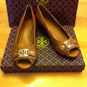 Hold Authentic Tory Burch Emma Peep toe Wedge