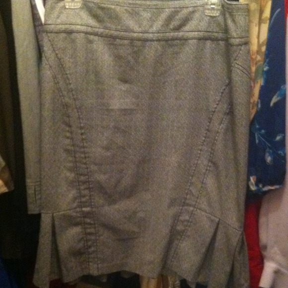 Sexy secretary fitted skirt w pleats in back