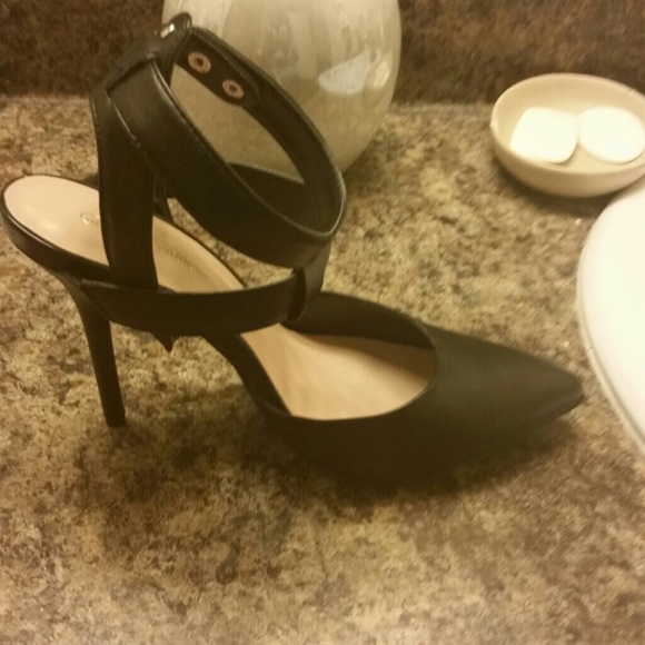 Pointed toe shoes