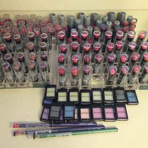 Set: 2 wet n wild mega last & 1 revlon shadow