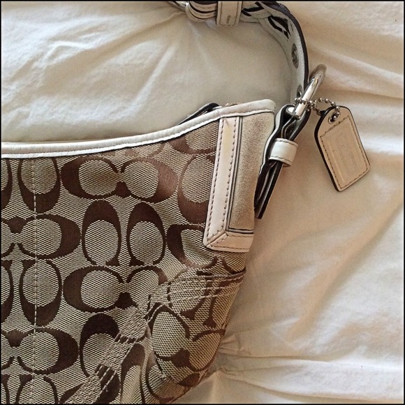 {S A L E} 💯%Authentic Coach Soho Hobo Handbag - Picture 3 of 4