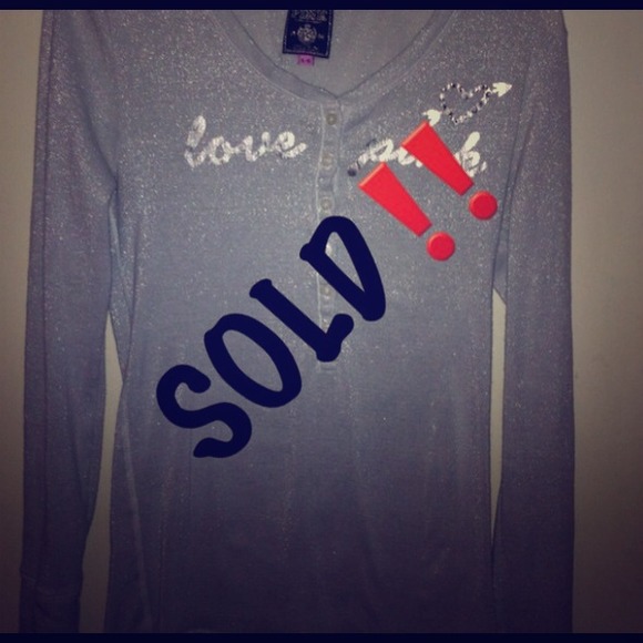 VS Shirt. Discount Price $20💖