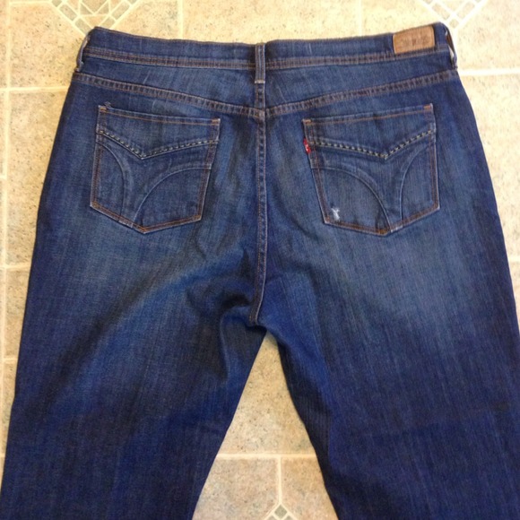 SOLD LEVIS 505 STRAIGHT LEG JEANS - Picture 2 of 3