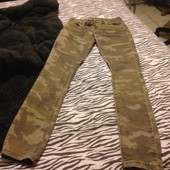 Camo skinny jeans