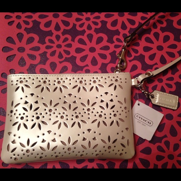🎉HP 8/10🎉 Metro Wristlet Leather Small💃✨ - Picture 2 of 4
