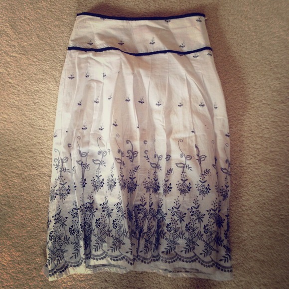 Pleated black&white skirt