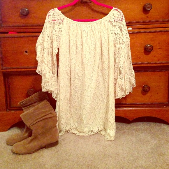 Gorgeous Ivory dress, lined until flared sleeves