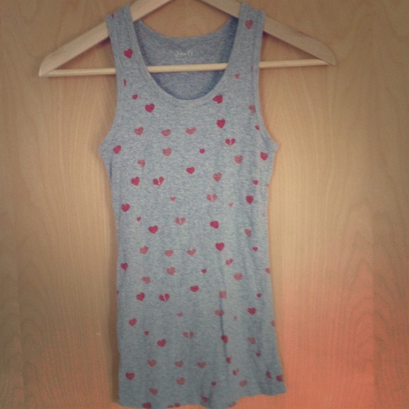 Grey heart-patterned tank