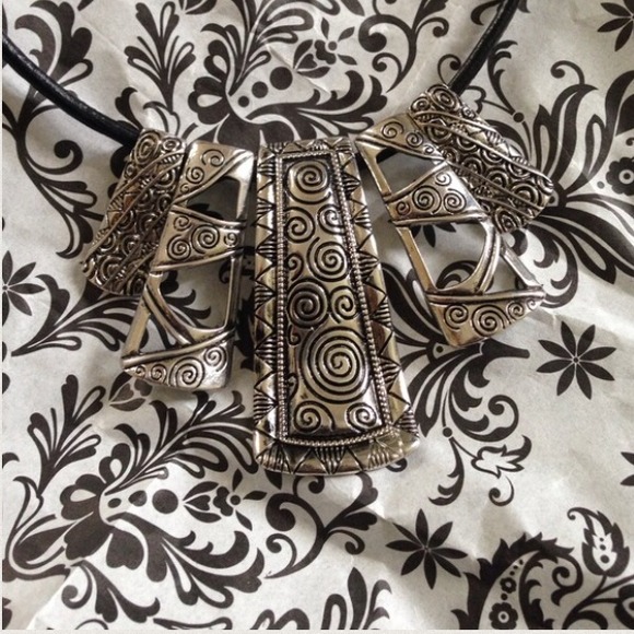 Jewelry - SOLD!!!Tribal Necklace Set NWOT