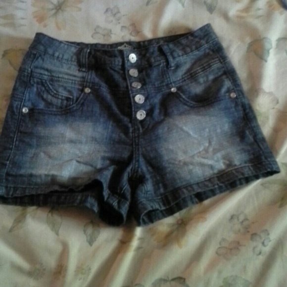 Denim high waisted shorts. - Picture 1 of 1