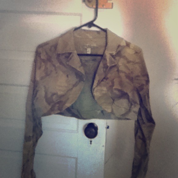 Camo long sleeve cardigan.