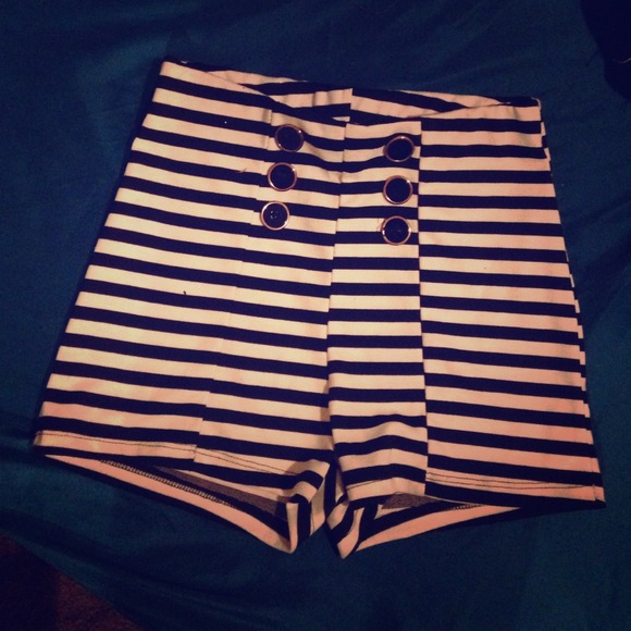 Cute stripped high waisted shorts.
