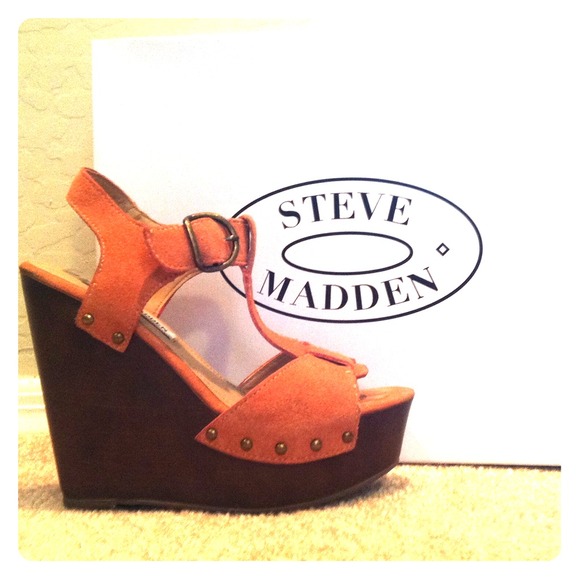 BUNDLED SOLD! Steve Madden pink suede wedges.